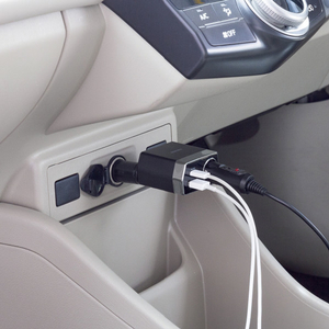 サンワサプライ ソケット付き車載充電器(USB PD20W Type-C+USB A) CAR-CHR81CPD-イメージ3